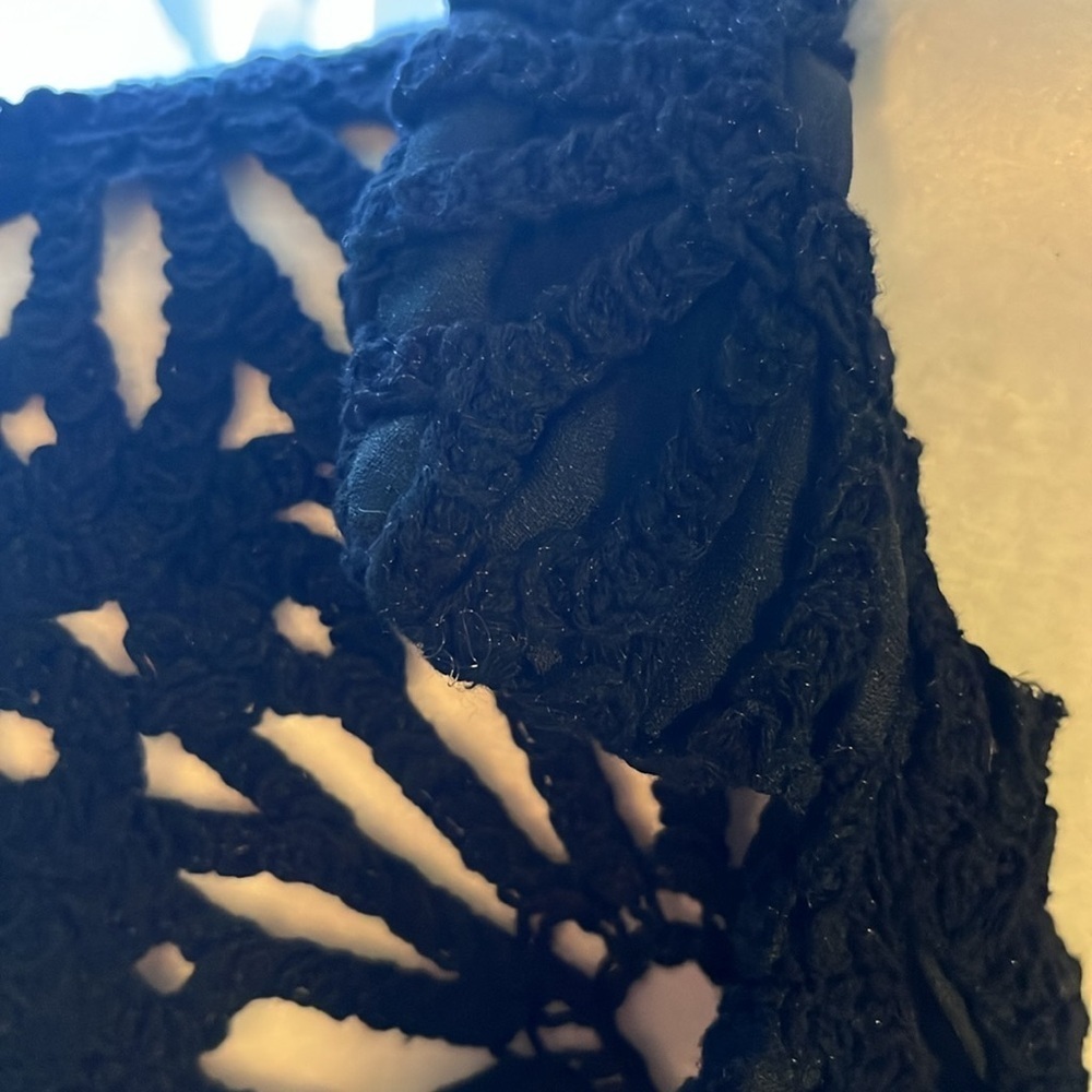 Crocheted daisies shrug/cardigan - Picture 4 of 7
